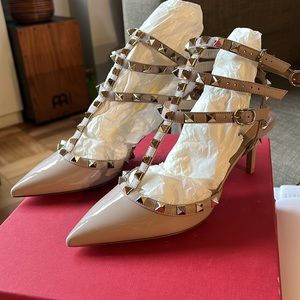 Brand New in Box- Valentino Garavani Rockstud Pump 36.5